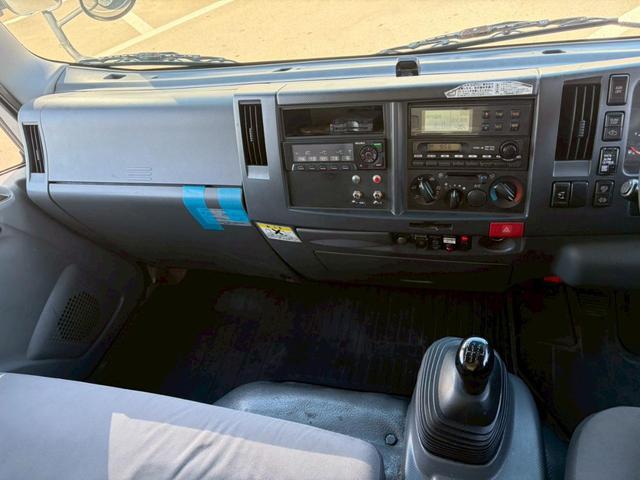 Isuzu ELF 2014